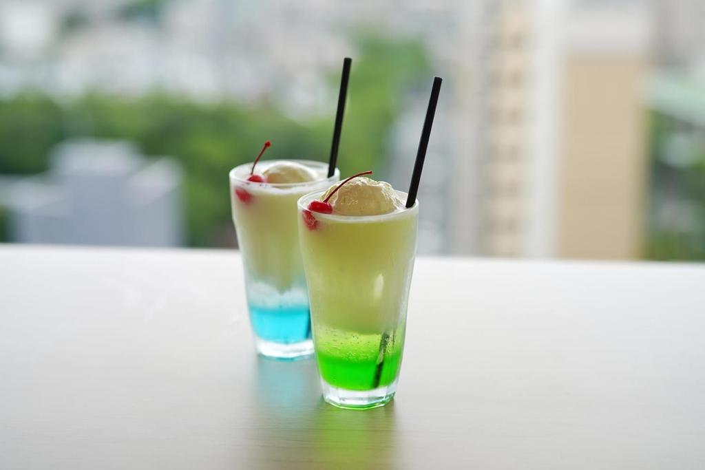 クリームソーダ　/　ラムネソーダ